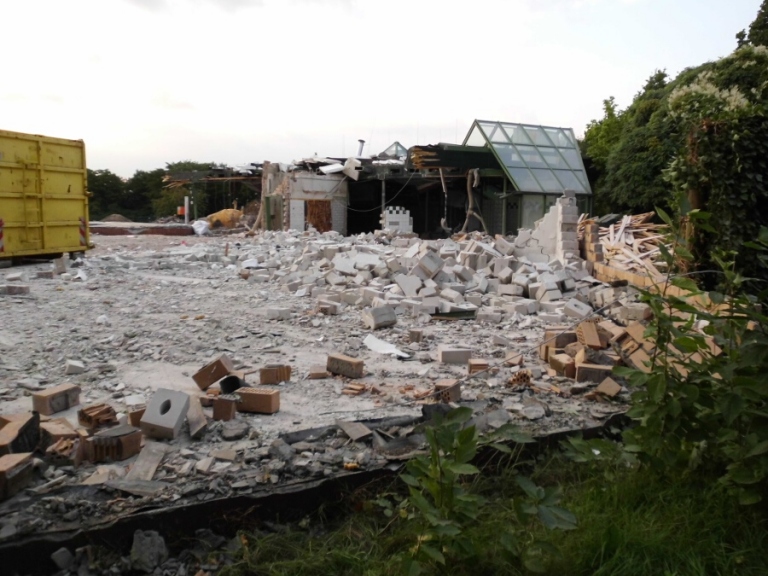 Letzte Überreste der Saunalandschaft im östlichen Bereich der Anlage (Aufnahmedatum: Dienstag, 07.08.2012)